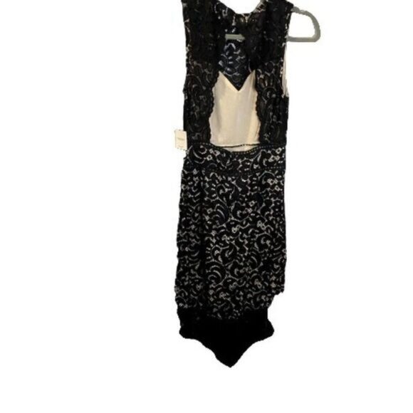 Bodycon Women Sleeveless Lace Handkerchief Hem Midi Dress by ONE ONE SIX‎ XS - Picture 6 of 11
